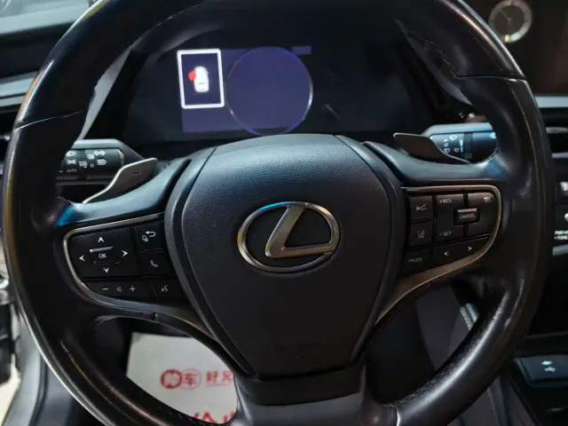 Lexus ES — Фото автомобиля 11