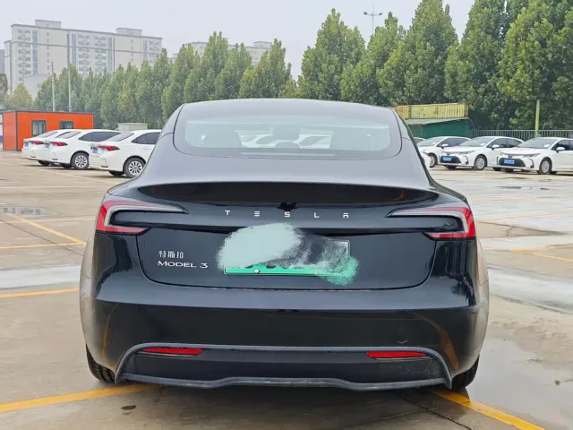 Tesla Model 3 — Фото автомобиля 8