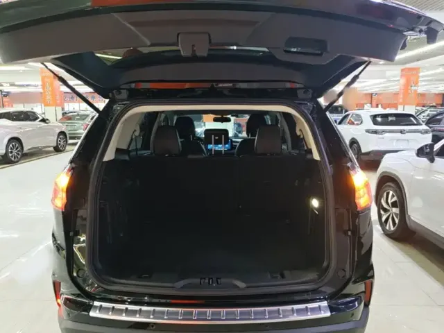 Ford Edge — Фото автомобиля 18