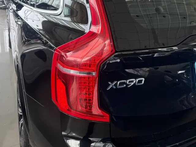 Volvo XC90 — Фото автомобиля 5