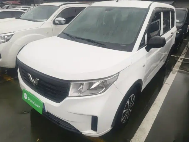 Фотография автомобиля — Wuling Hongguang Plus