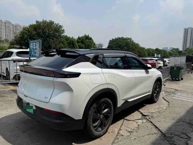 Dongfeng Fengshen L7 — Фото автомобиля 9