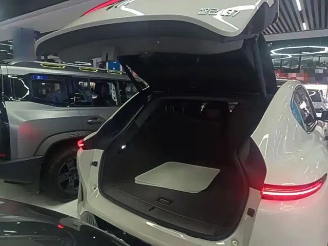 IM Motors LS7 — Фото автомобиля 18