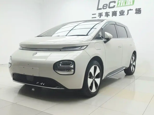 Фотография автомобиля — Baojun Cloud