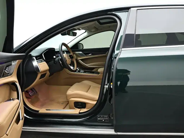 Jaguar XFL — Фото автомобиля 10
