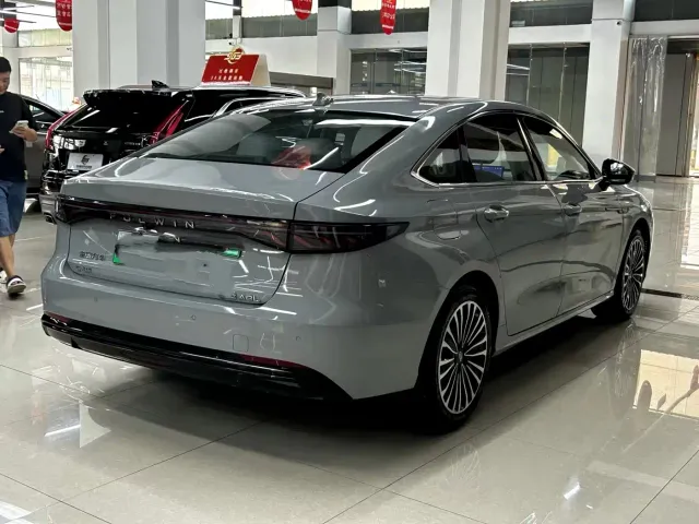 Chery Fengyun Fengyun A8L 2025 1.5TGDI 145km Luxury — Фото автомобиля 7