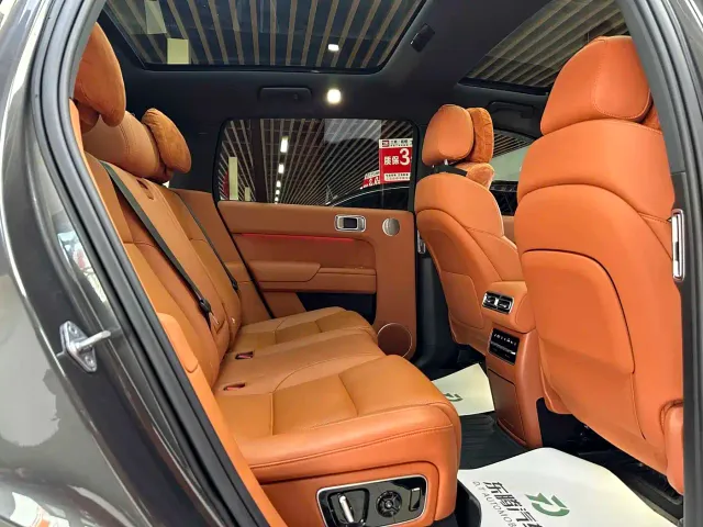 Li Auto L7 — Фото автомобиля 16