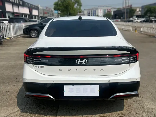 Hyundai Sonata — Фото автомобиля 10