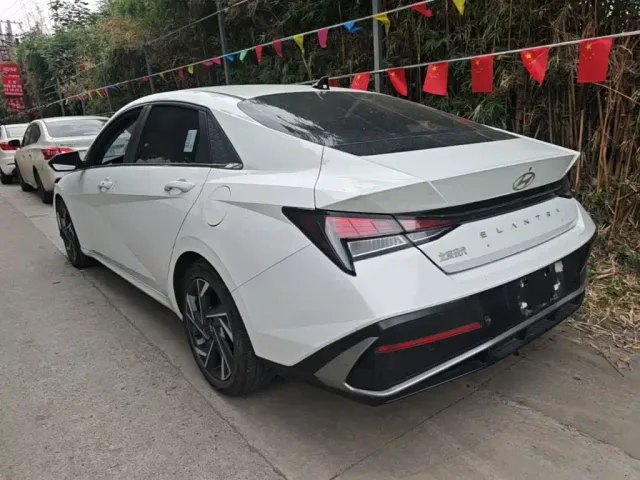 Hyundai Elantra — Фото автомобиля 4