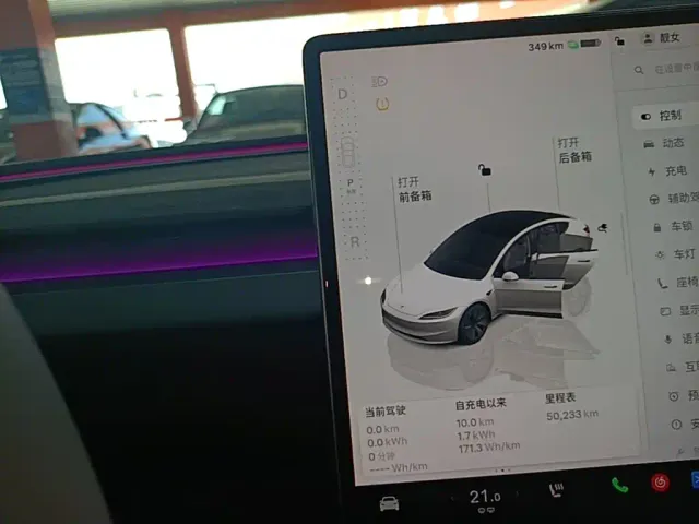Tesla Model 3 — Фото автомобиля 13