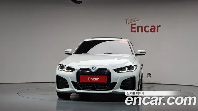 BMW i4 — Фото автомобиля 3
