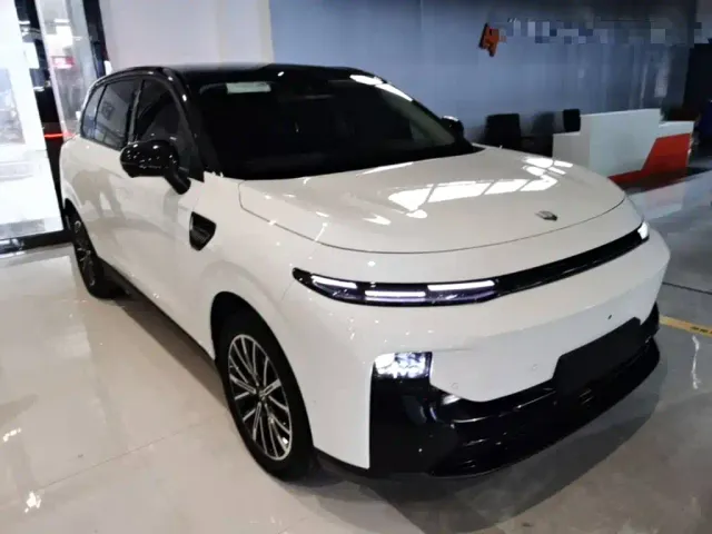 Leapmotor B10 — Фото автомобиля 3