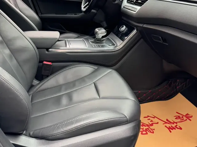Hongqi H5 — Фото автомобиля 11