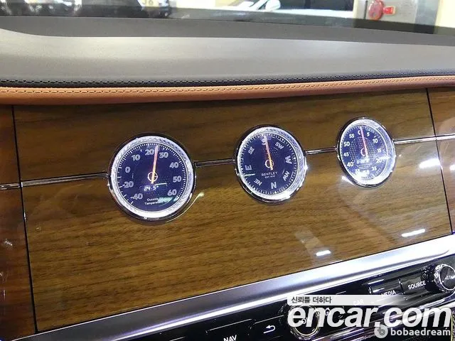 Bentley Flying Spur — Фото автомобиля 19