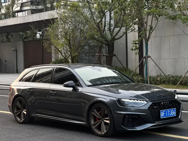 Audi RS 4 — Фото автомобиля 3