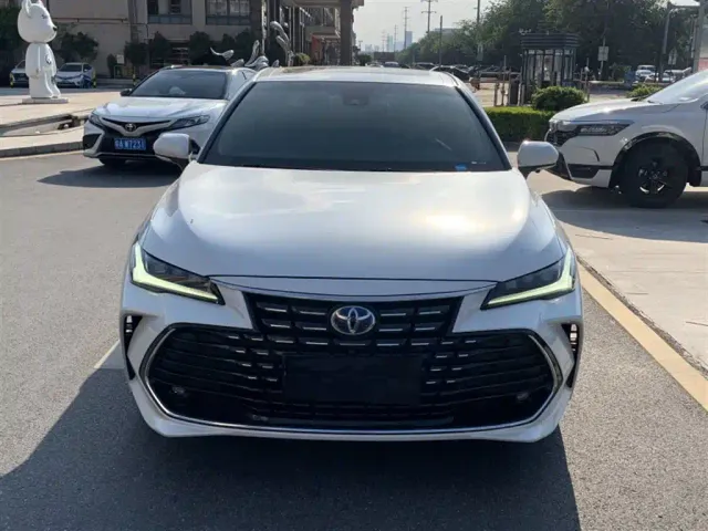 Toyota Avalon — Фото автомобиля 2