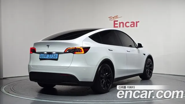 Tesla Model Y — Фото автомобиля 2