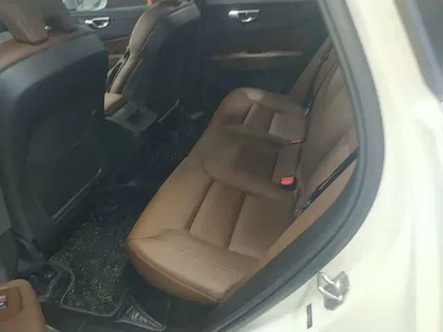 Volvo XC60 — Фото автомобиля 16