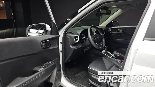 Hyundai Venue — Фото автомобиля 15