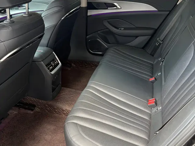 Hongqi H5 — Фото автомобиля 6