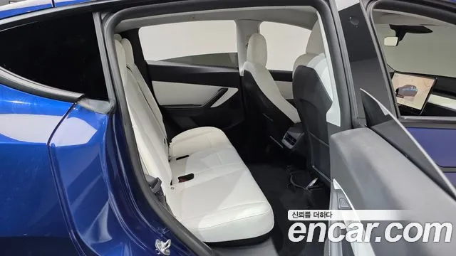 Tesla Model Y — Фото автомобиля 11