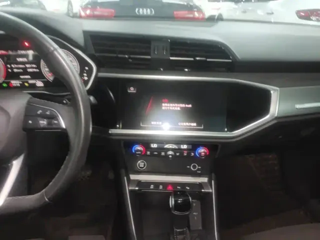 Audi Q3 — Фото автомобиля 12