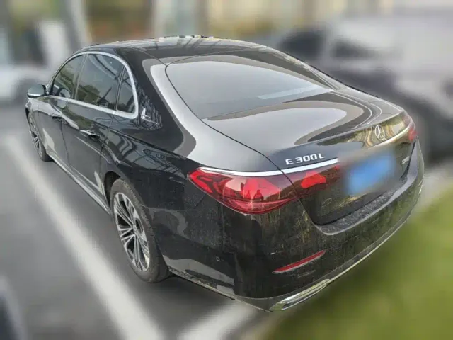 Mercedes-Benz E-Class — Фото автомобиля 6