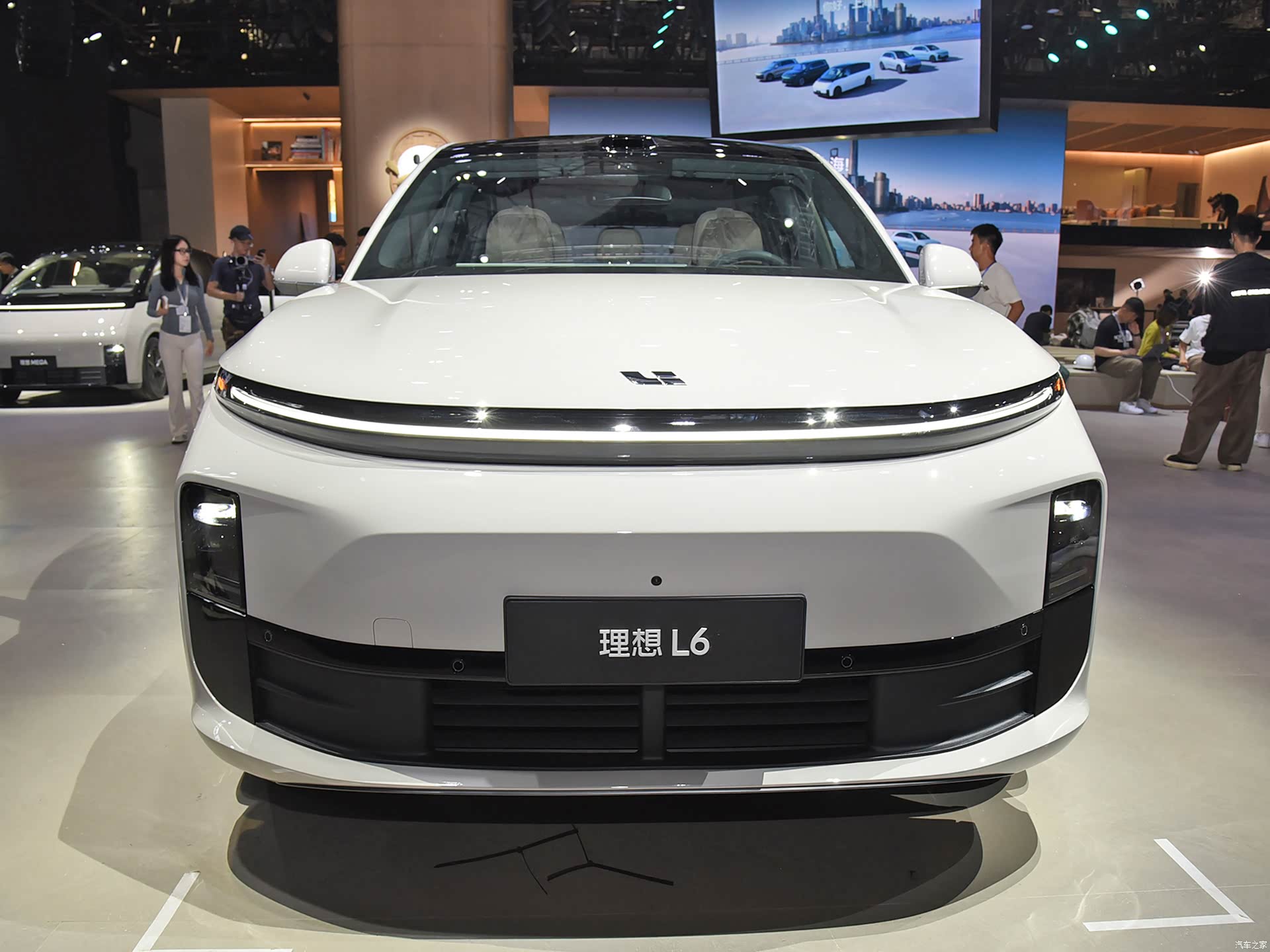 Li Auto L6 Max — Фото автомобиля 2