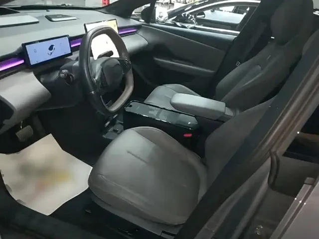 Lynk & Co Z20 — Фото автомобиля 10