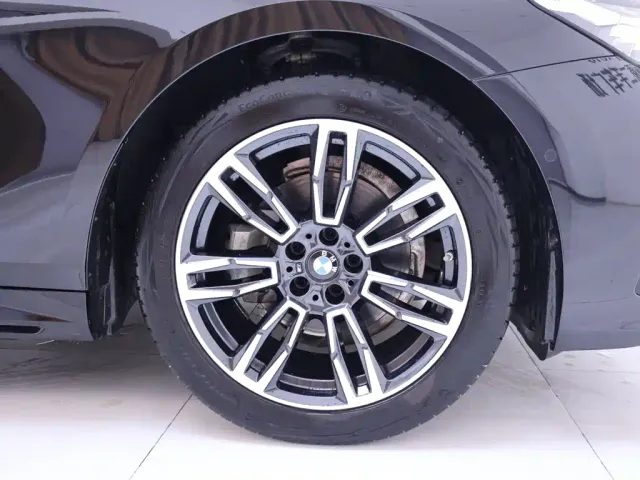 BMW 5 Series — Фото автомобиля 6