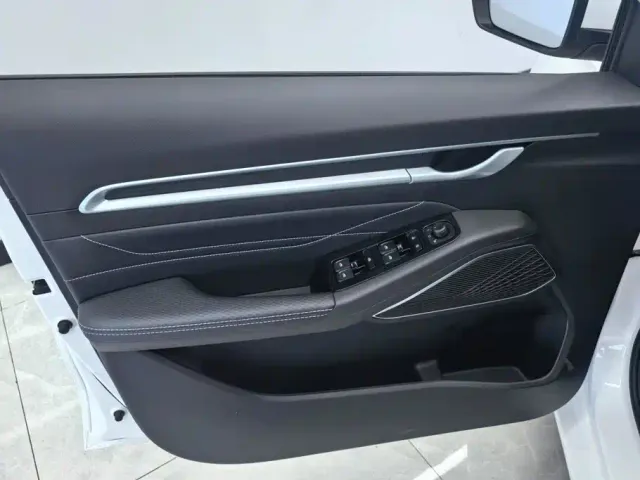 Geely Emgrand — Фото автомобиля 7