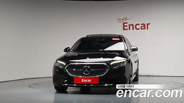 Mercedes-Benz E-Class — Фото автомобиля 3