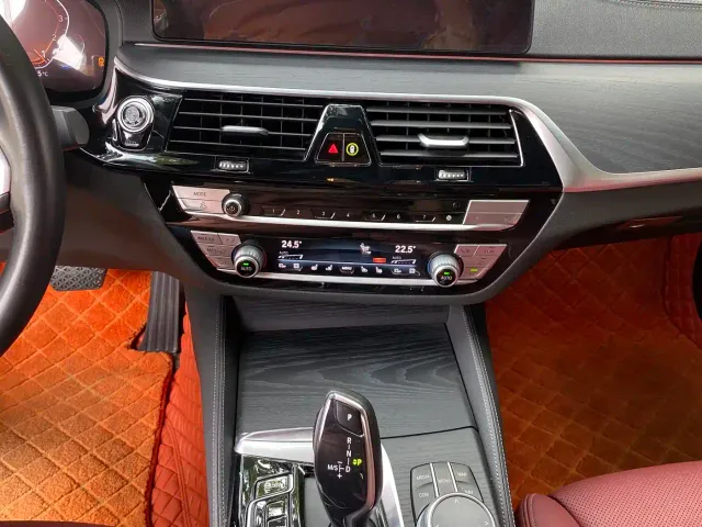BMW 5 Series — Фото автомобиля 18