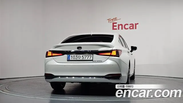 Lexus ES — Фото автомобиля 2
