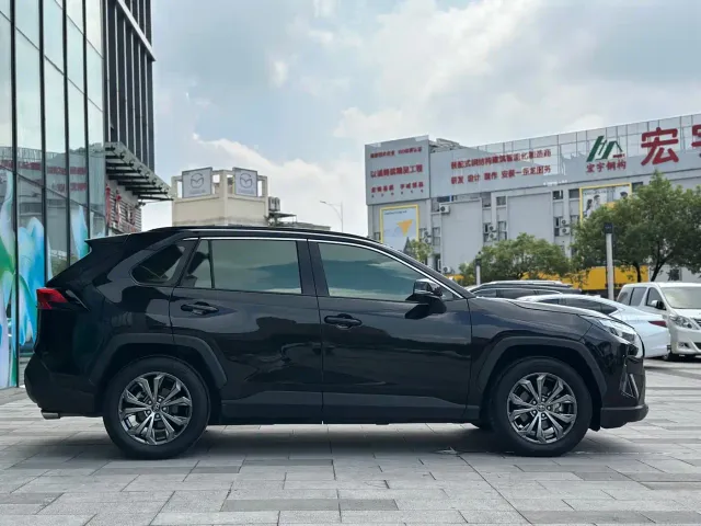 Toyota RAV4 — Фото автомобиля 5