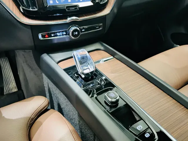 Volvo XC60 — Фото автомобиля 11