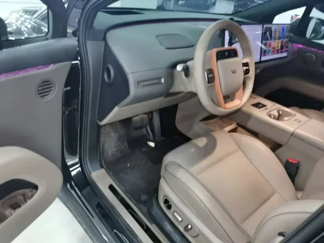 Li Auto Li Auto i6 2025 2WD Base Model — Фото автомобиля 15