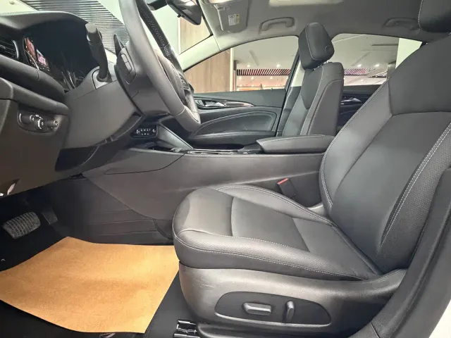 Buick Regal — Фото автомобиля 11