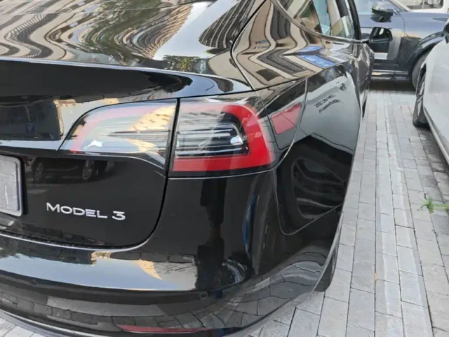 Tesla Model 3 — Фото автомобиля 7