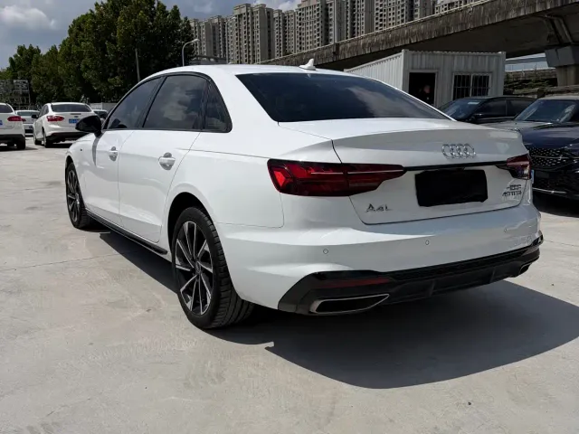 Audi A4L — Фото автомобиля 14