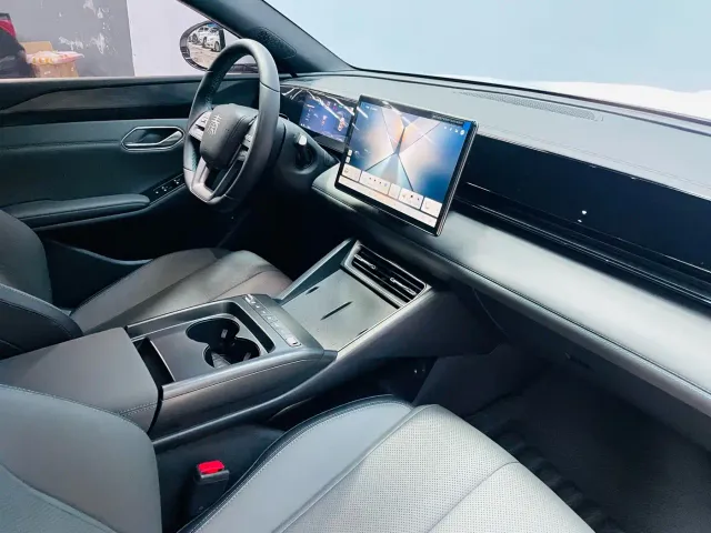 BYD Qin L 2025 EV 470KM Leading Edition — Фото автомобиля 26