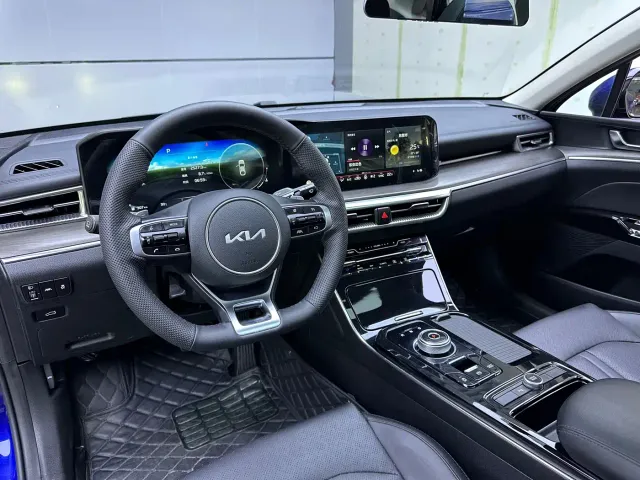 Kia K5 — Фото автомобиля 10