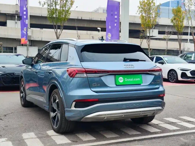 Audi Q4 e-tron — Фото автомобиля 4