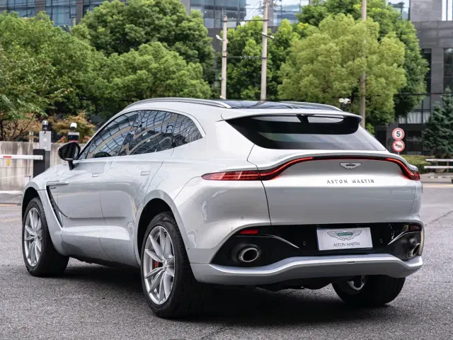 Aston Martin DBX — Фото автомобиля 5