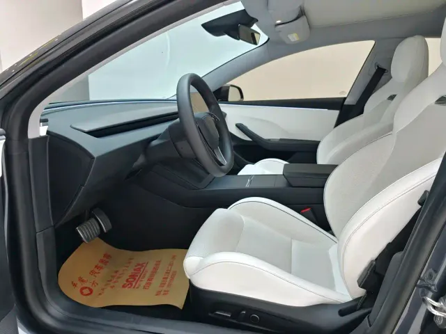 Tesla Model 3 — Фото автомобиля 6