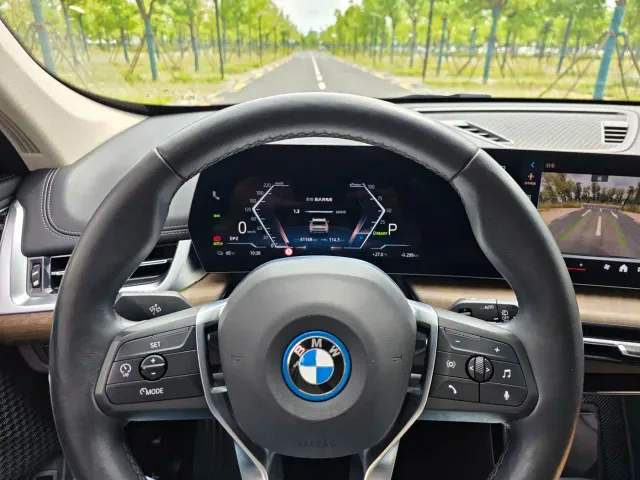 BMW iX1 — Фото автомобиля 14