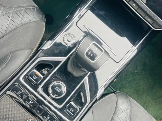 Hongqi HS5 — Фото автомобиля 12