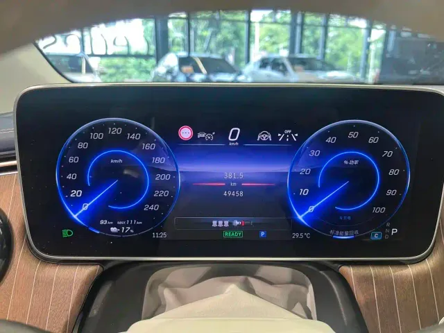 Mercedes-Benz EQE SUV — Фото автомобиля 16