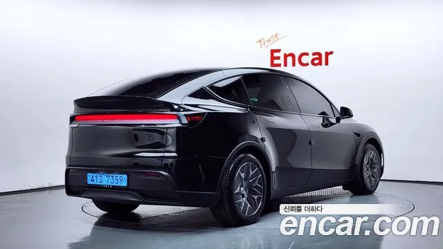 Tesla Model Y — Фото автомобиля 2