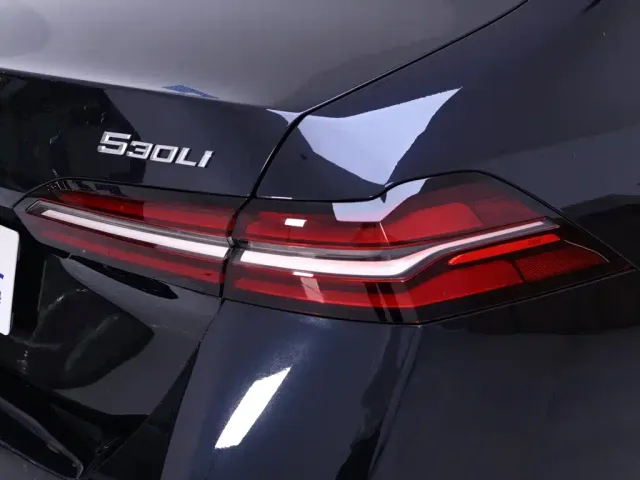 BMW 5 Series — Фото автомобиля 9